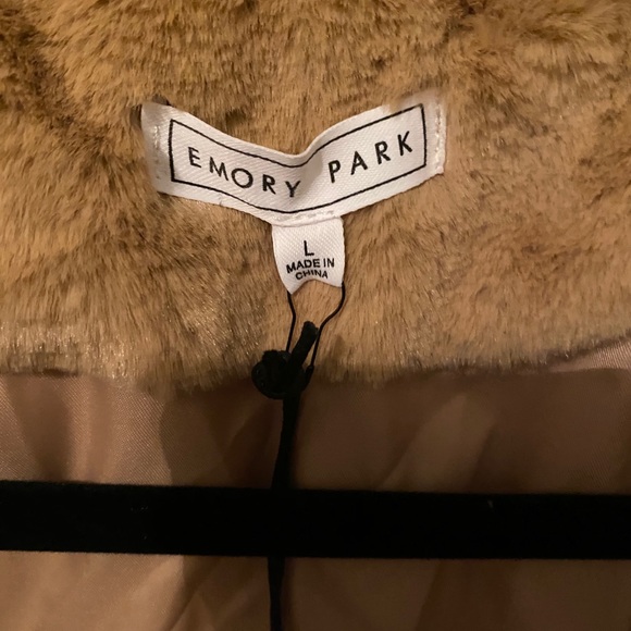 Tan fuzzy over jacket - Picture 2 of 3